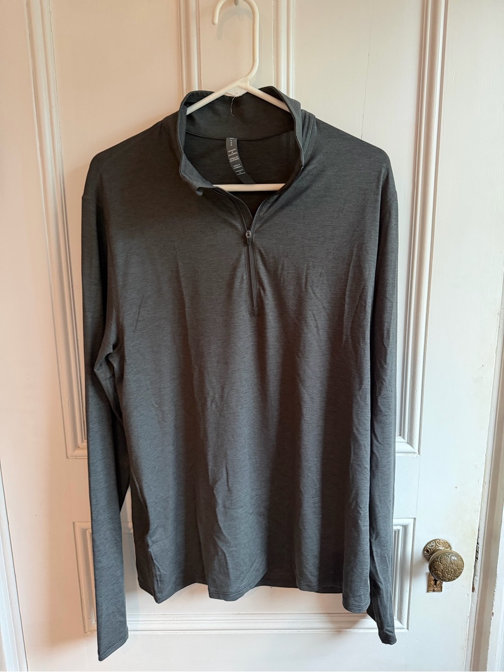 Vuori Men's Long-Sleeve Quarter-Zip in Charcoal Gray